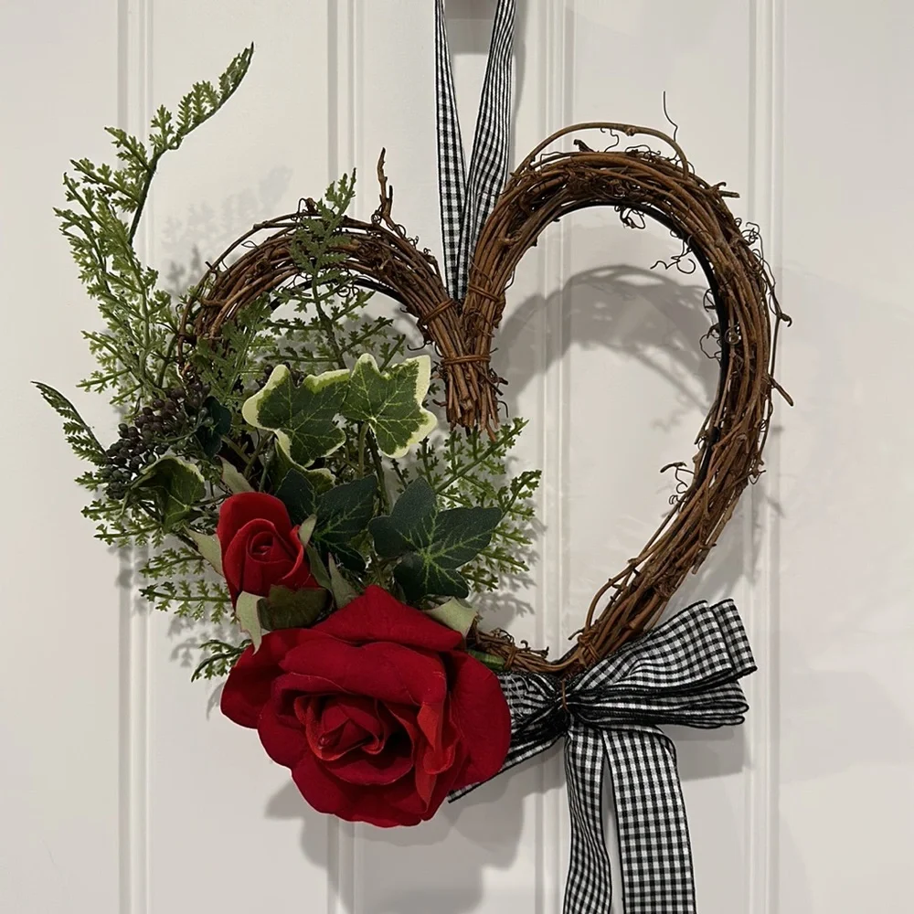 NWOT Valentine’s Day Heart Wreath